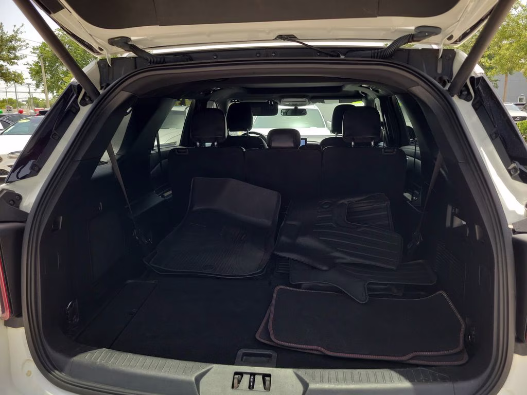 2022 Star White Metallic Tri-Coat Ford Explorer ST-Line RWD SUV