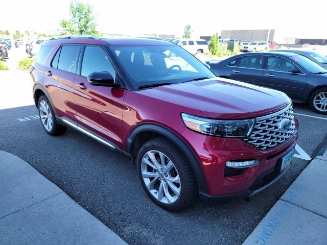 2022 Rapid Red Metallic Tinted Clearcoat Ford Explorer Platinum 4X4 SUV