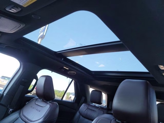 2022 Rapid Red Metallic Tinted Clearcoat Ford Explorer Platinum 4X4 SUV
