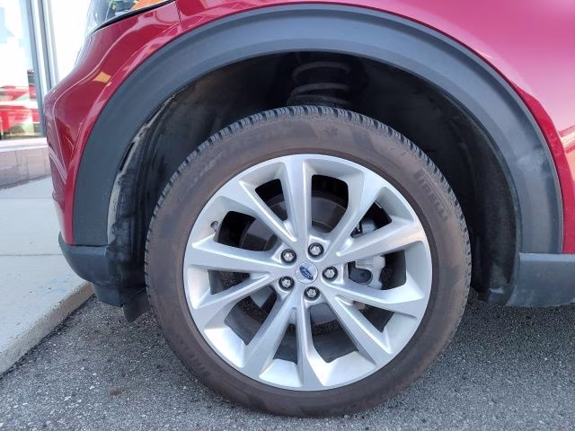 2022 Rapid Red Metallic Tinted Clearcoat Ford Explorer Platinum 4X4 SUV