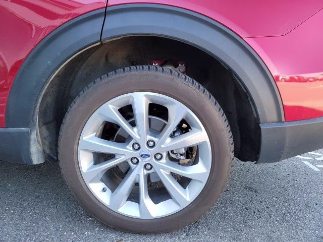 2022 Rapid Red Metallic Tinted Clearcoat Ford Explorer Platinum 4X4 SUV