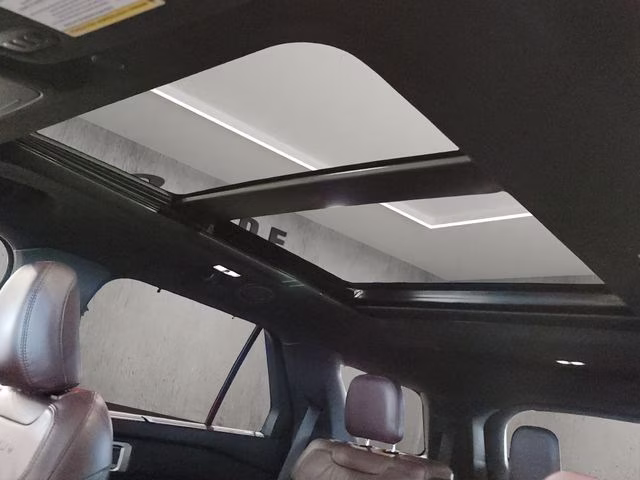 2022 Red Metallic Ford Explorer Platinum 4X4 SUV