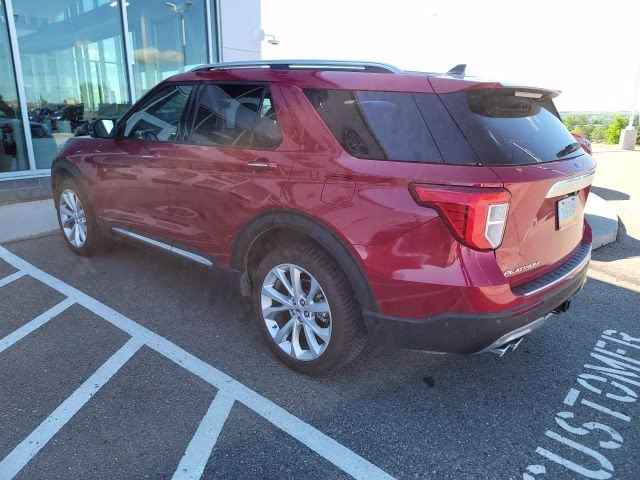 2022 Rapid Red Metallic Tinted Clearcoat Ford Explorer Platinum 4X4 SUV