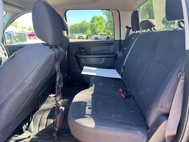 2019 Brilliant Black Crystal Pearlcoat Ram 1500 Express 4X4 Truck