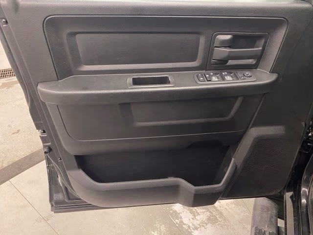 2019 Diamond Black Crystal Pearlcoat Ram 1500 Express 4X4 Truck