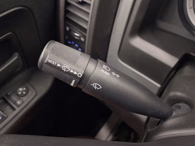 2019 Diamond Black Crystal Pearlcoat Ram 1500 Express 4X4 Truck