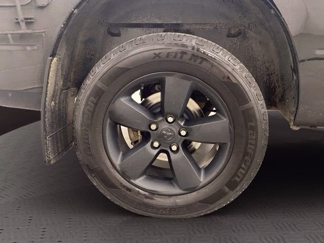 2019 Diamond Black Crystal Pearlcoat Ram 1500 Express 4X4 Truck