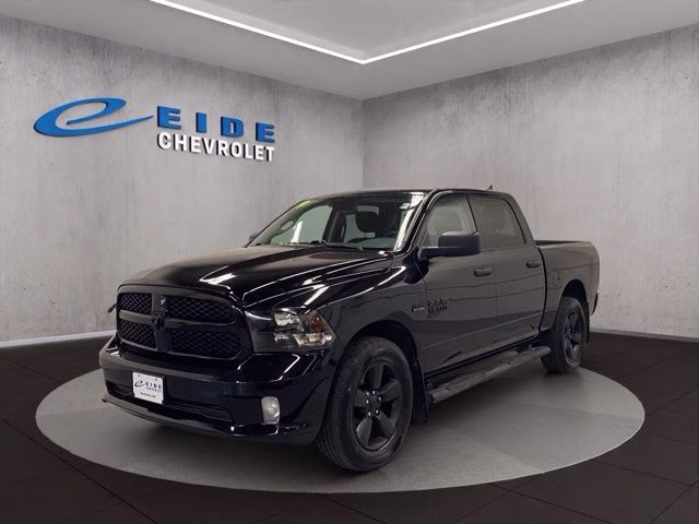 2019 Diamond Black Crystal Pearlcoat Ram 1500 Classic Express 4X4 Truck