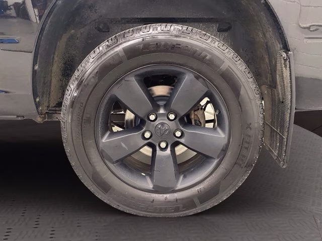 2019 Diamond Black Crystal Pearlcoat Ram 1500 Classic Express 4X4 Truck