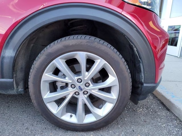 2022 Rapid Red Metallic Tinted Clearcoat Ford Explorer Platinum 4X4 SUV