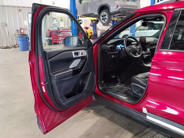 2022 Red Metallic Ford Explorer Platinum 4X4 SUV