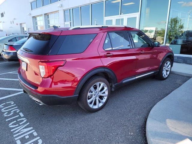 2022 Rapid Red Metallic Tinted Clearcoat Ford Explorer Platinum 4X4 SUV