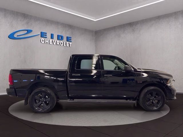 2019 Diamond Black Crystal Pearlcoat Ram 1500 Classic Express 4X4 Truck