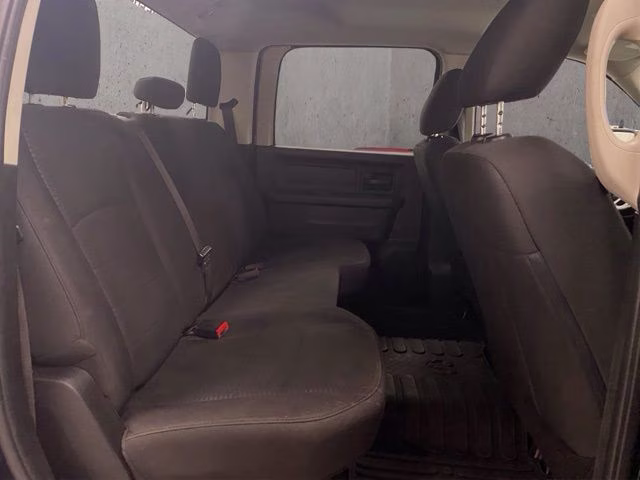 2019 Diamond Black Crystal Pearlcoat Ram 1500 Classic Express 4X4 Truck