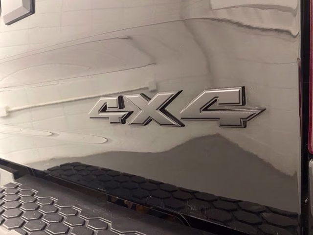2019 Diamond Black Crystal Pearlcoat Ram 1500 Classic Express 4X4 Truck