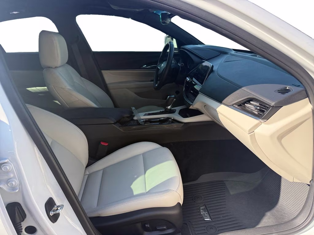 2023 Crystal White Tricoat Cadillac CT4 Luxury RWD Sedan