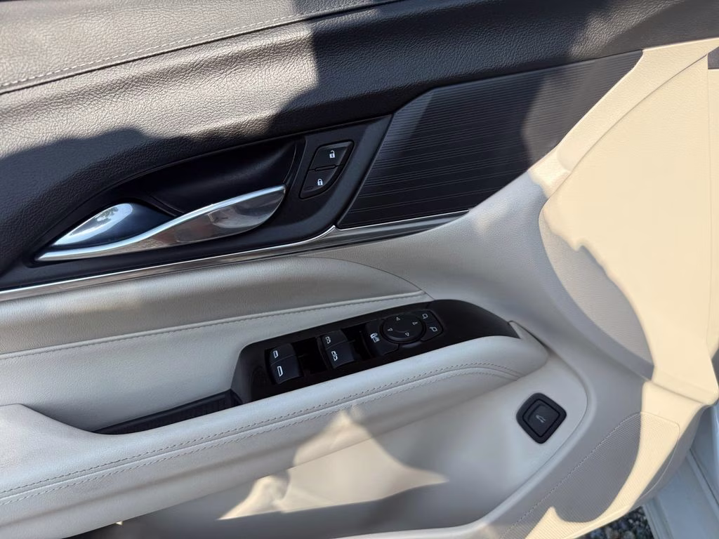 2023 Crystal White Tricoat Cadillac CT4 Luxury RWD Sedan