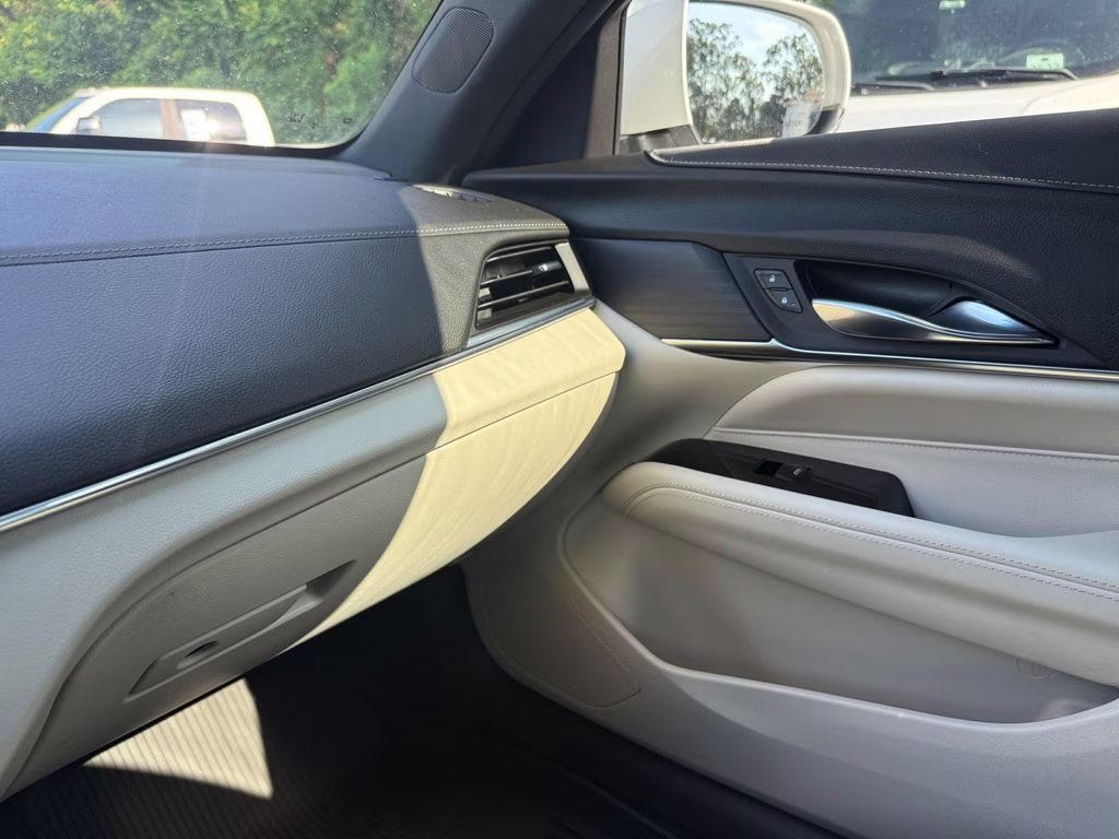 2023 Crystal White Tricoat Cadillac CT4 Luxury RWD Sedan