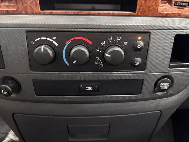 2006 Flame Red Clearcoat Dodge Ram 1500 SLT 4X4 Truck