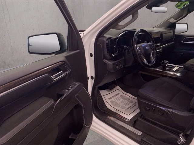 2023 Summit White Chevrolet Silverado 1500 LT Trail Boss 4X4 Truck