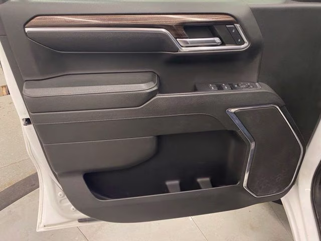 2023 Summit White Chevrolet Silverado 1500 LT Trail Boss 4X4 Truck