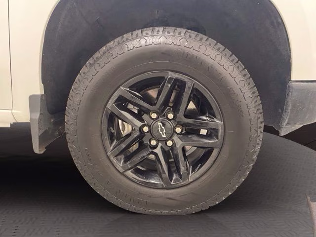 2023 Summit White Chevrolet Silverado 1500 LT Trail Boss 4X4 Truck