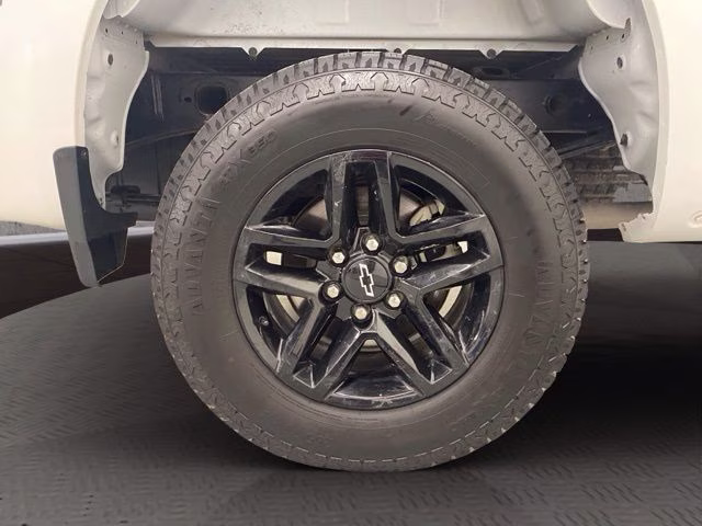 2023 Summit White Chevrolet Silverado 1500 LT Trail Boss 4X4 Truck