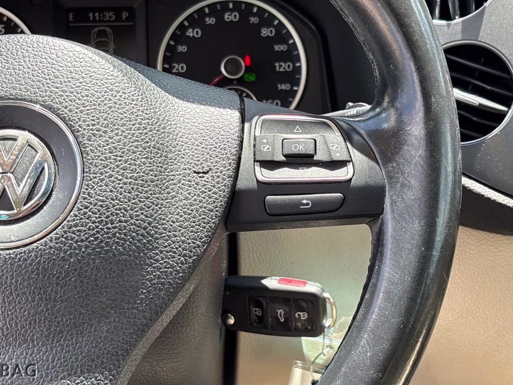 2012 Pepper Gray Metallic Volkswagen Tiguan SE FWD SUV