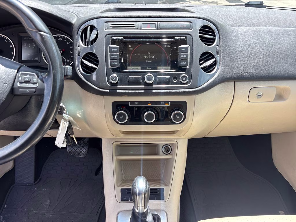 2012 Pepper Gray Metallic Volkswagen Tiguan SE FWD SUV