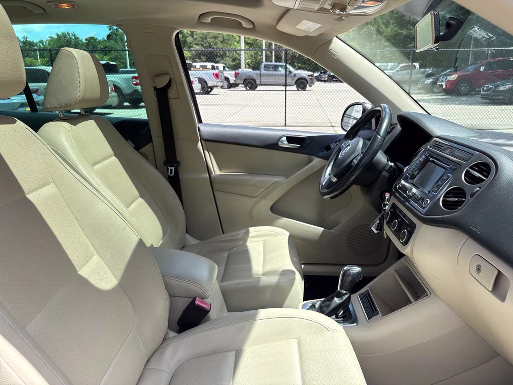 2012 Pepper Gray Metallic Volkswagen Tiguan SE FWD SUV