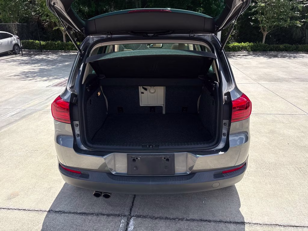 2012 Pepper Gray Metallic Volkswagen Tiguan SE FWD SUV