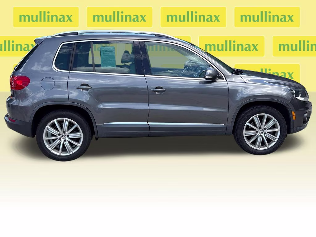 2012 Pepper Gray Metallic Volkswagen Tiguan SE FWD SUV