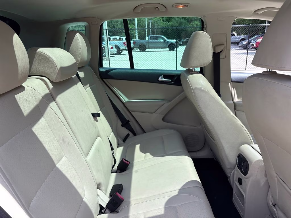 2012 Pepper Gray Metallic Volkswagen Tiguan SE FWD SUV