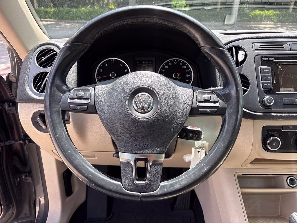 2012 Pepper Gray Metallic Volkswagen Tiguan SE FWD SUV