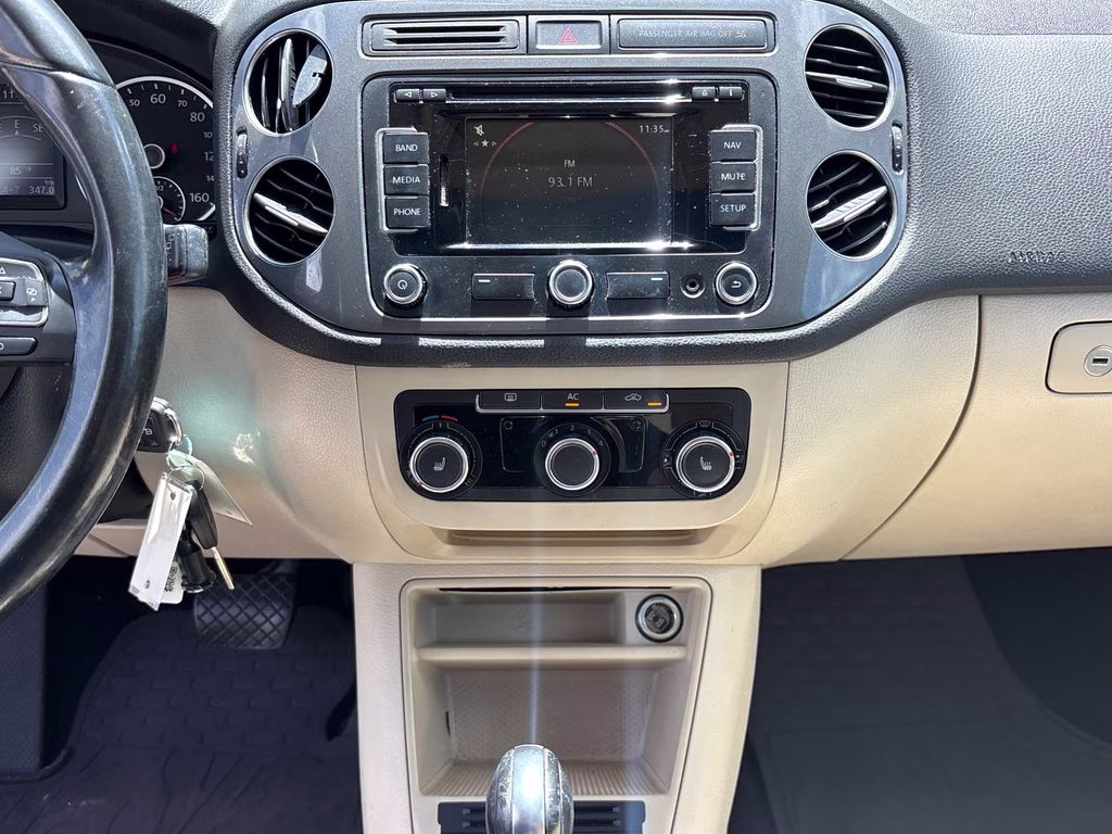 2012 Pepper Gray Metallic Volkswagen Tiguan SE FWD SUV