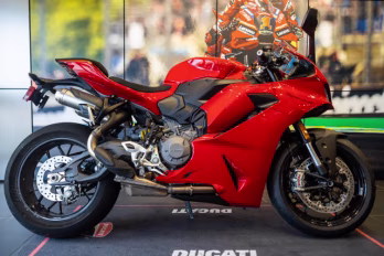 2026 RED Ducati PANIGALE V2