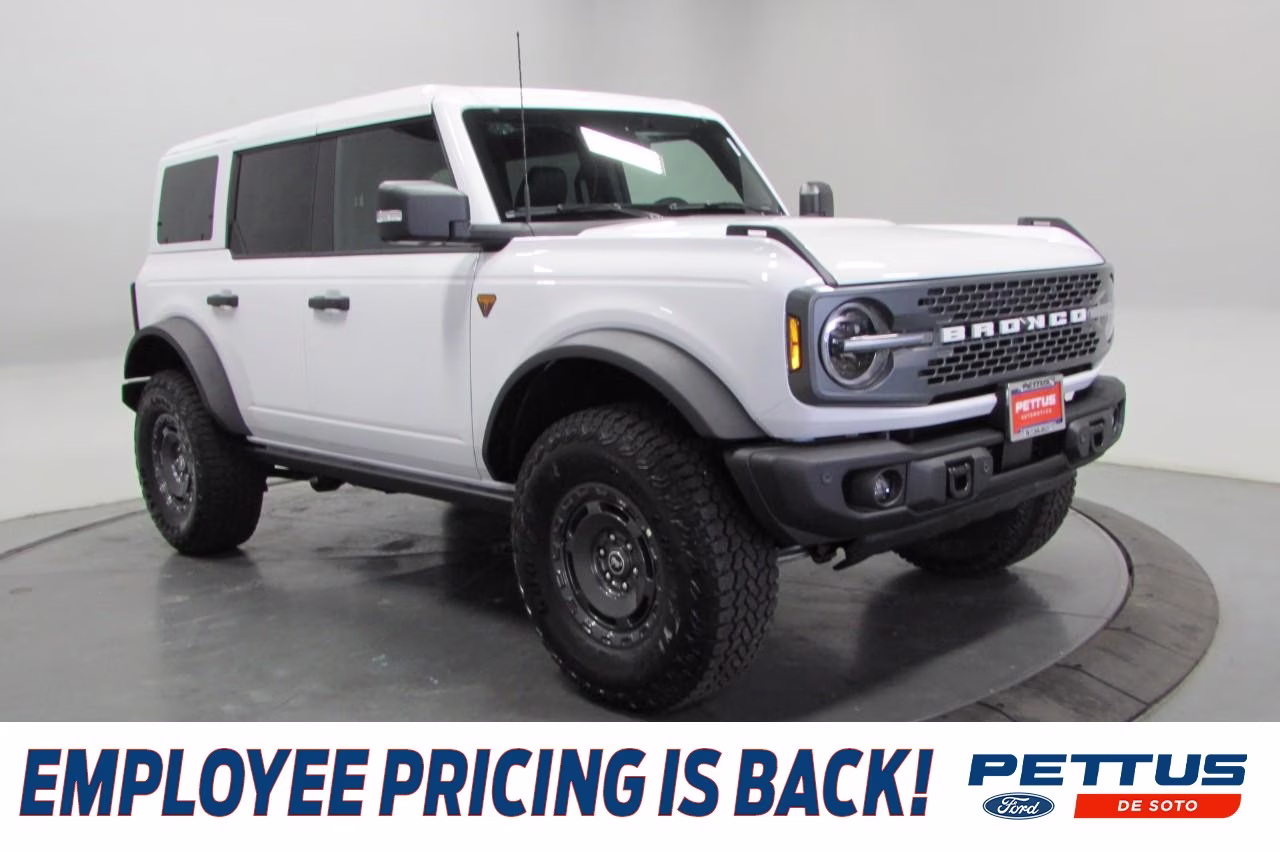 2025 Oxford White Ford Bronco Badlands 4X4 SUV