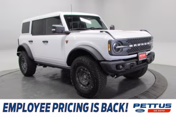 2025 Oxford White Ford Bronco Badlands 4X4 SUV