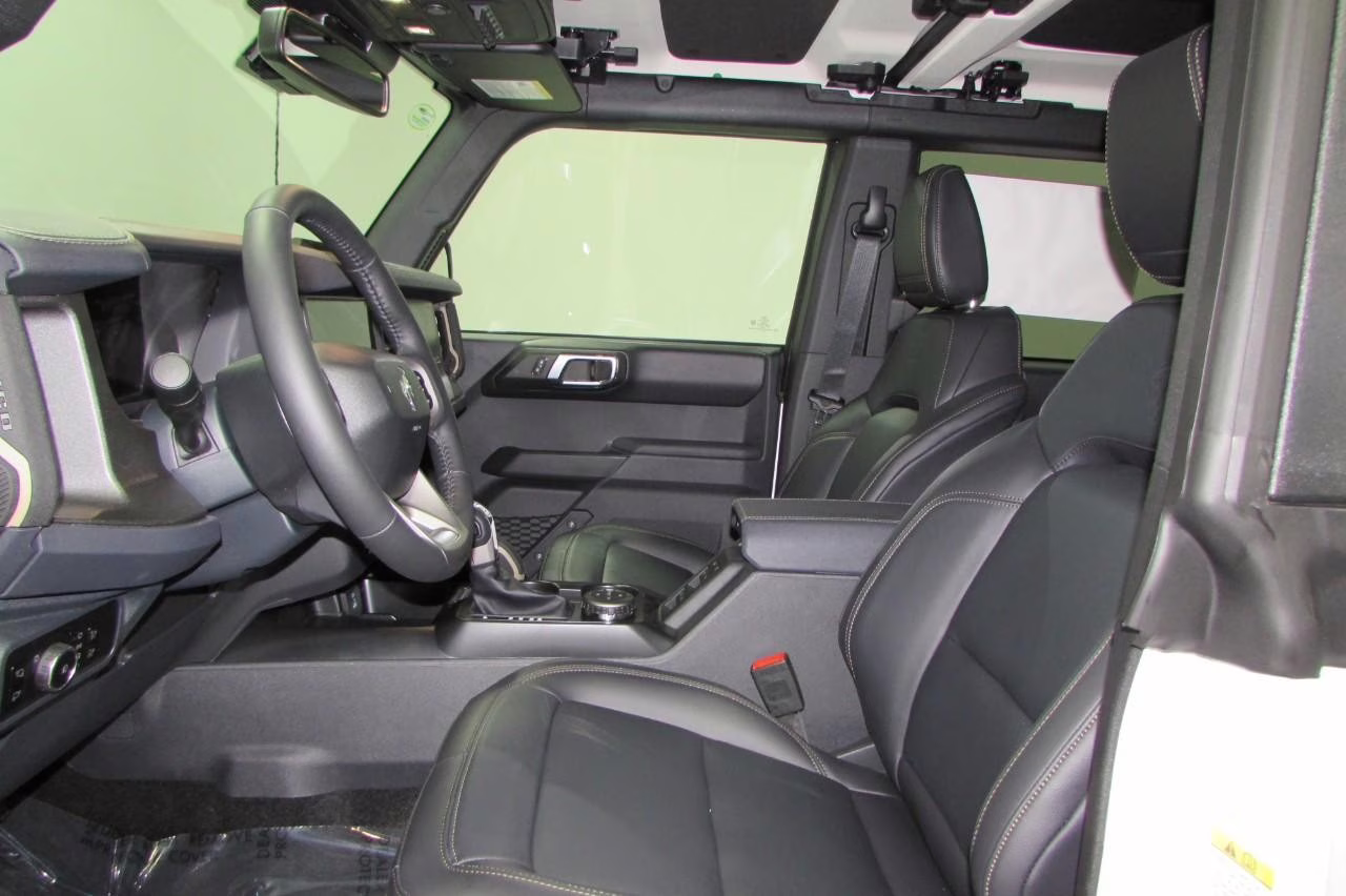 2025 Oxford White Ford Bronco Badlands 4X4 SUV