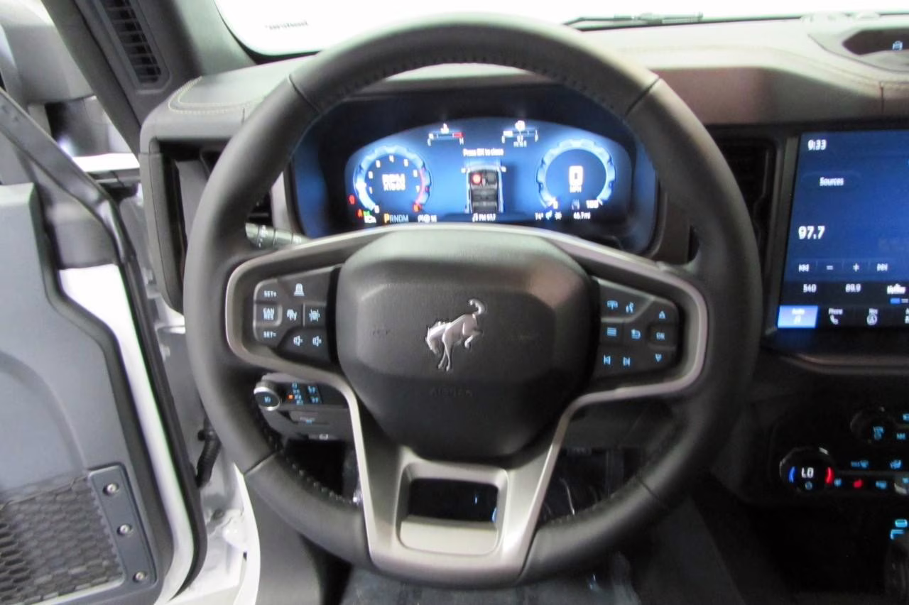 2025 Oxford White Ford Bronco Badlands 4X4 SUV