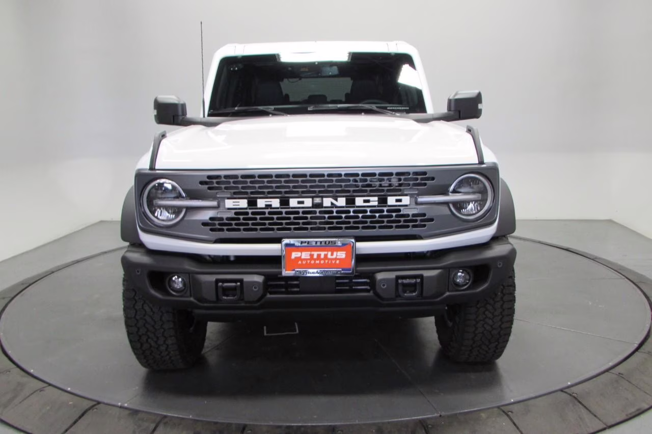 2025 Oxford White Ford Bronco Badlands 4X4 SUV