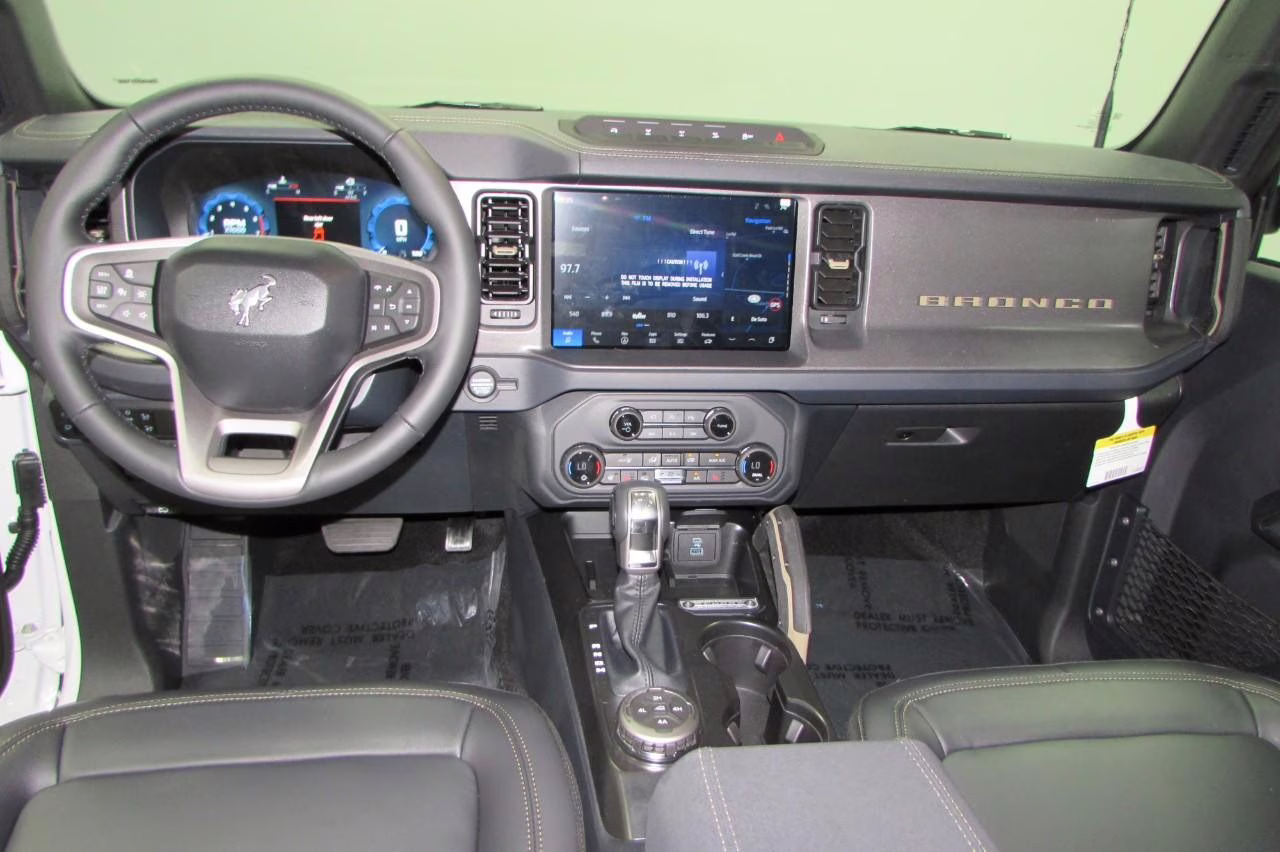 2025 Oxford White Ford Bronco Badlands 4X4 SUV