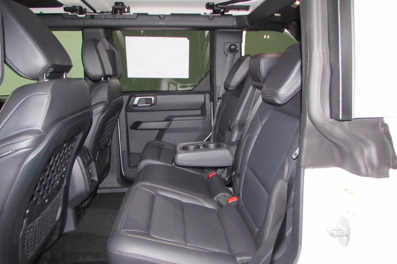 2025 Oxford White Ford Bronco Badlands 4X4 SUV