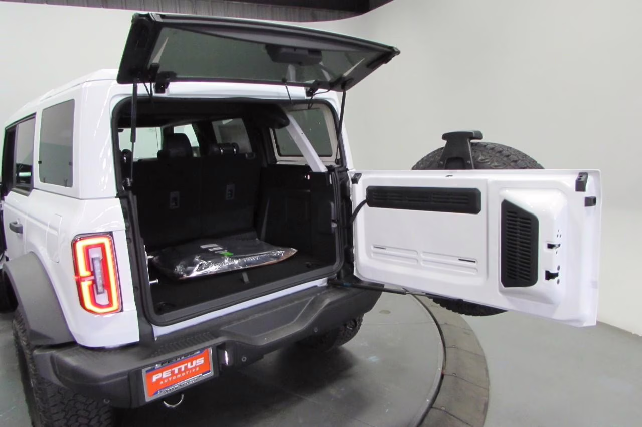 2025 Oxford White Ford Bronco Badlands 4X4 SUV