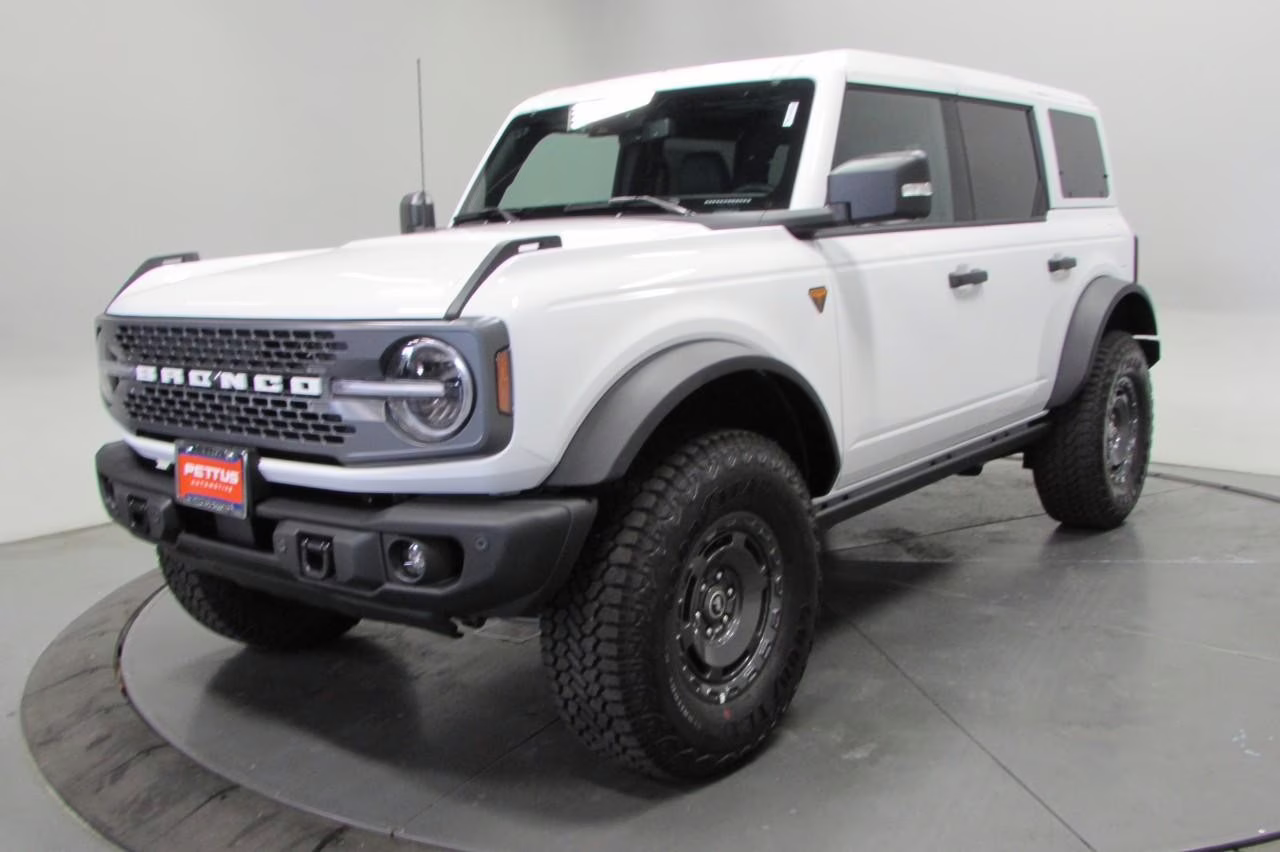2025 Oxford White Ford Bronco Badlands 4X4 SUV