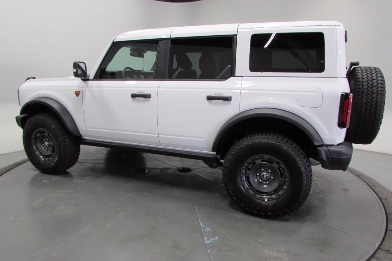 2025 Oxford White Ford Bronco Badlands 4X4 SUV