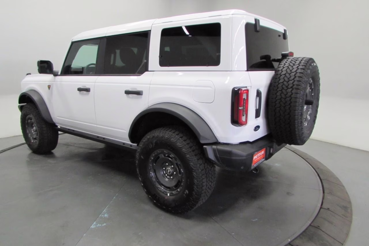 2025 Oxford White Ford Bronco Badlands 4X4 SUV