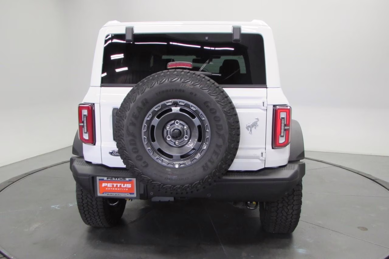 2025 Oxford White Ford Bronco Badlands 4X4 SUV