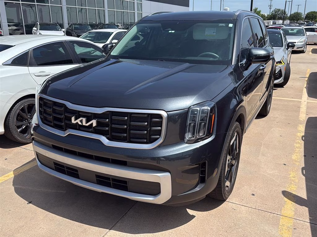 2024 Everlasting Silver Kia Telluride S FWD SUV
