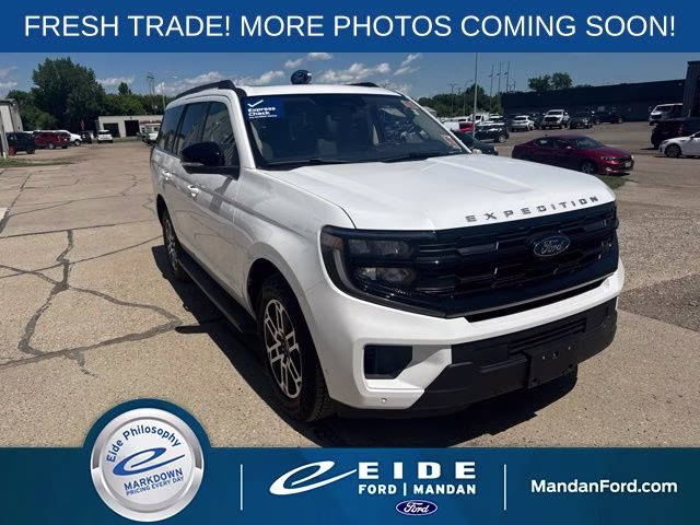 2025 White Metallic Ford Expedition Active 4X4 SUV